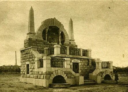 Памятник мавзолей