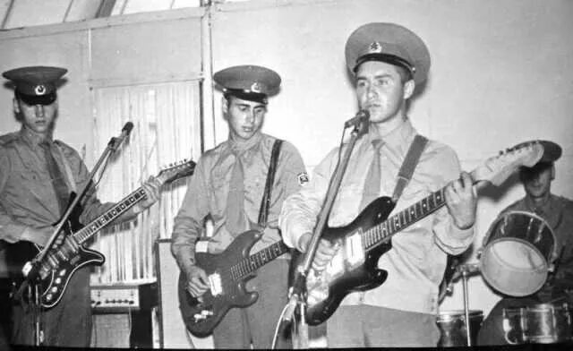 мы выходим на рассвете над баграмом. гр каскад павел кравчук. над баграмом звенит тишина буйнов. баграм афганистан 1983. каскад мы выходим на рассвете.