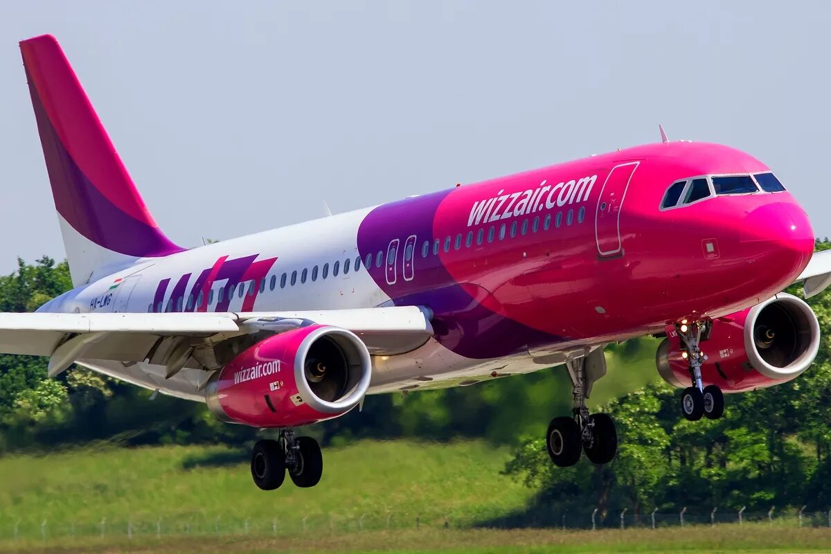 Wizz ереван. Wizz Air авиакомпания самолет. Венгерская авиакомпания Wizz Air. Wizz Air Авиапарк. Авиакомпания Wizz Air полет.