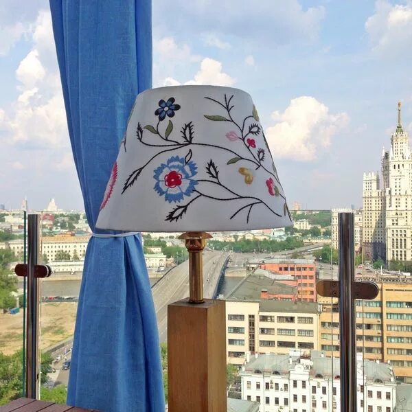 Пребывание карлсона в москве. Дом карлсона в москве. дом с карлсоном на крыше в москве. музей карлсона в москве. памятник карлсону в москве.