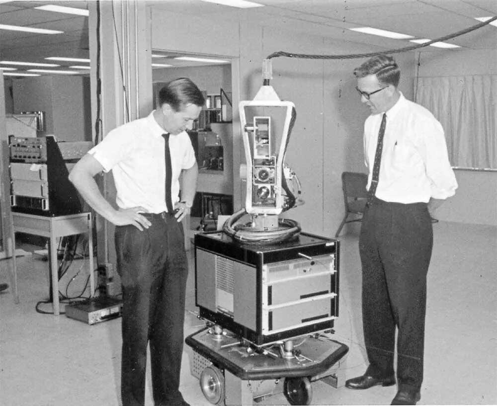 Первые созданные искусственные интеллекты. Робот Shakey 1966. Робот Шеки 1969. Робот Shakey (шейки). Робот Shakey 1961.