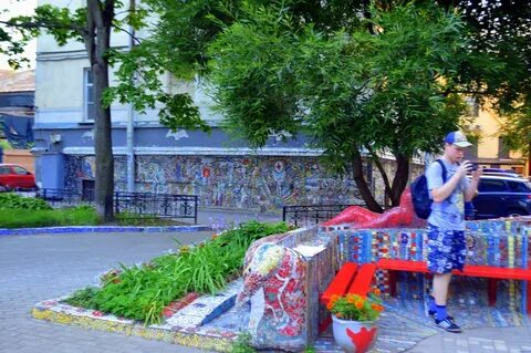 Самой симпатичной во дворе песня