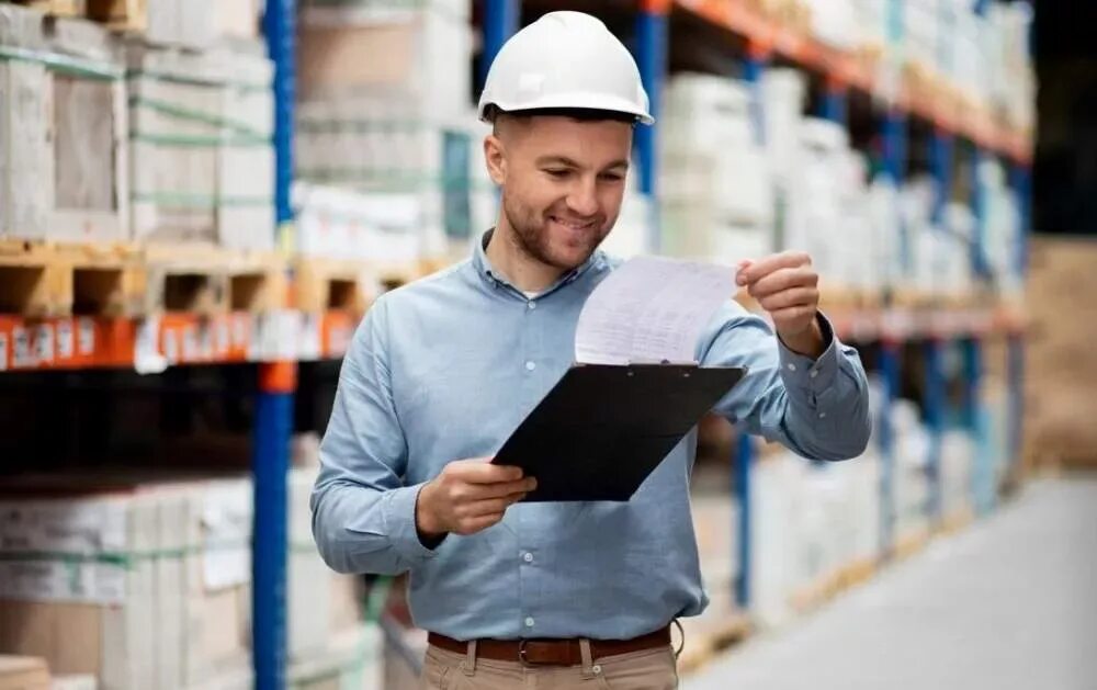 Комплектовщик на склад. Как стать логистом дома. Комплектовщик на склад. Выдача картинка. Менеджер склада картинки.