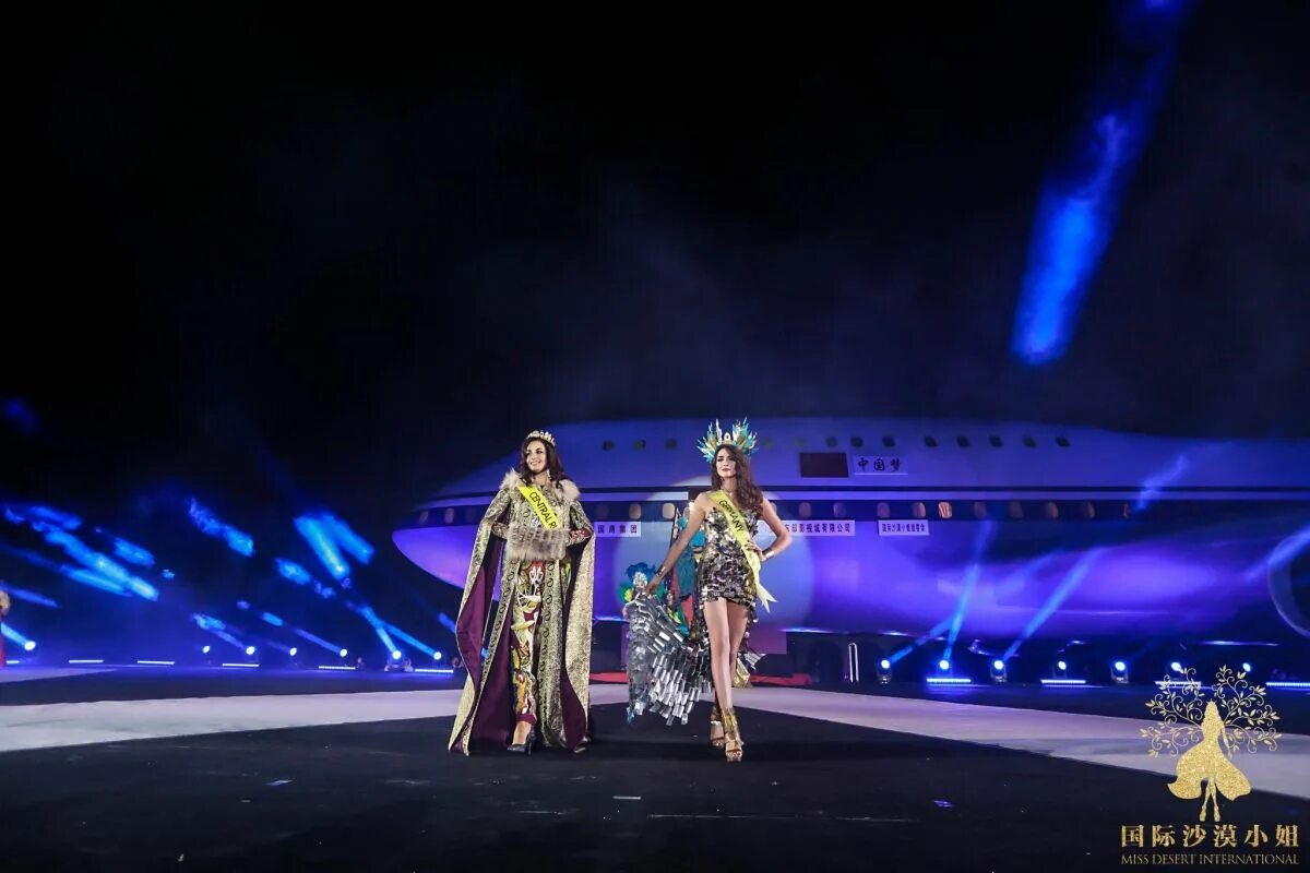 Everything but the girl like the deserts miss the rain. Desert miss. Анджелина джоли фотосессия в пустыне. Галь гадот фото. Desert miss.