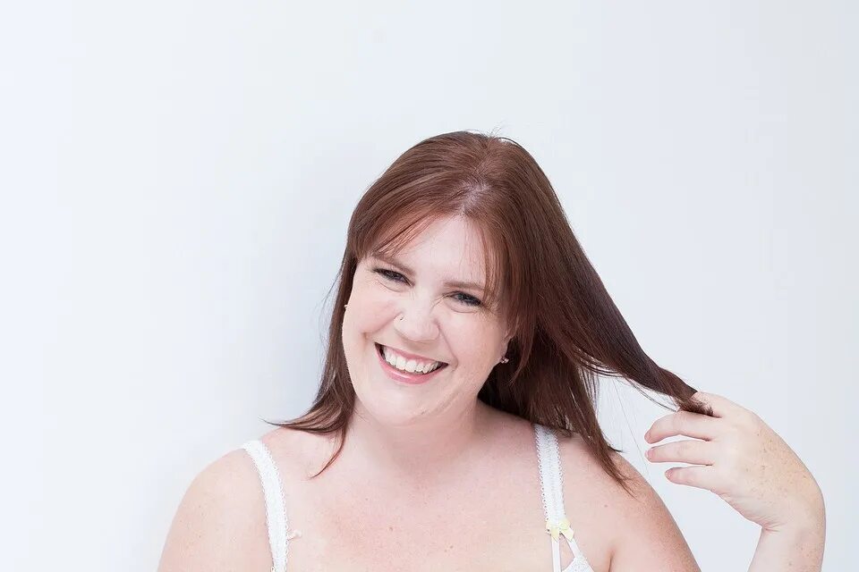 Эбби холмс. Average girl. Average-looking. Hannah james youtube. Average looking girl.