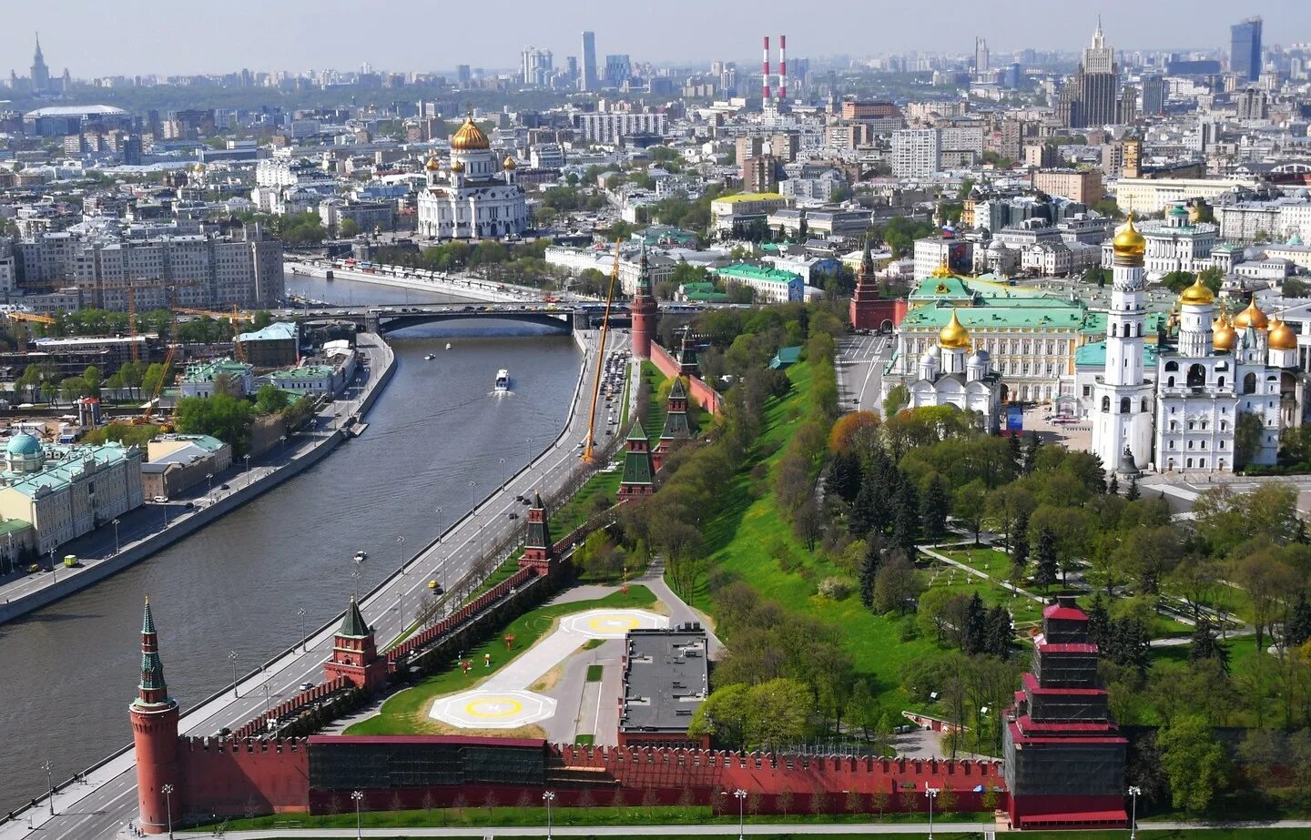 Что будет входить в москву. Москва летом. Солнечный день в Москве. Москва днем. Центр Москвы летом.