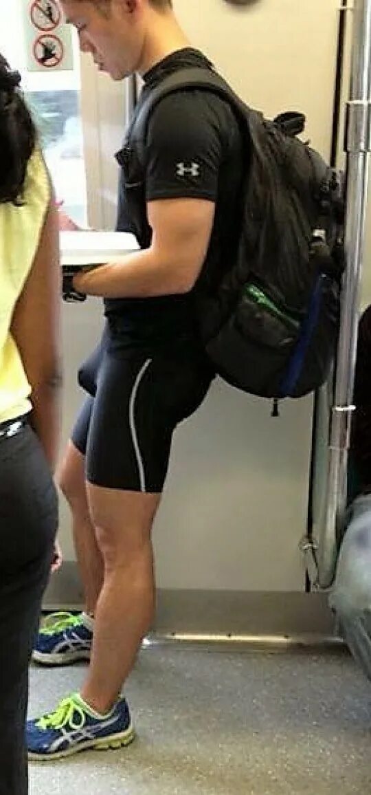 парень снял стояк. Com puc. почему у мужчины всегда стояк?. молодые парни развлекаются. солдаты спят в подштанниках.