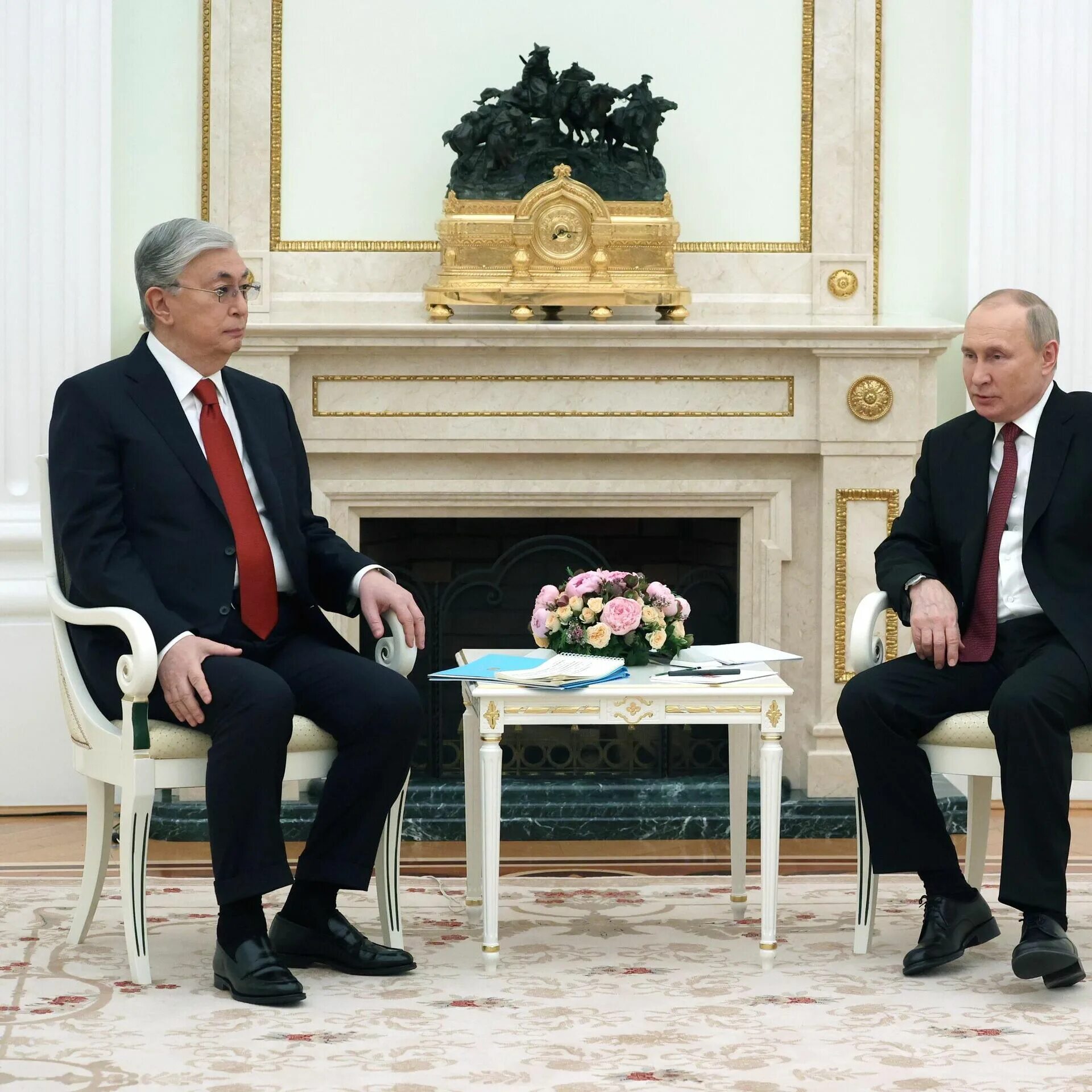 Встреча лидеров стран одкб. Владимир путин и касым-жомарт токаев. президент казахстана токаев одкб. токаев и путин. токаев президент казахстана.