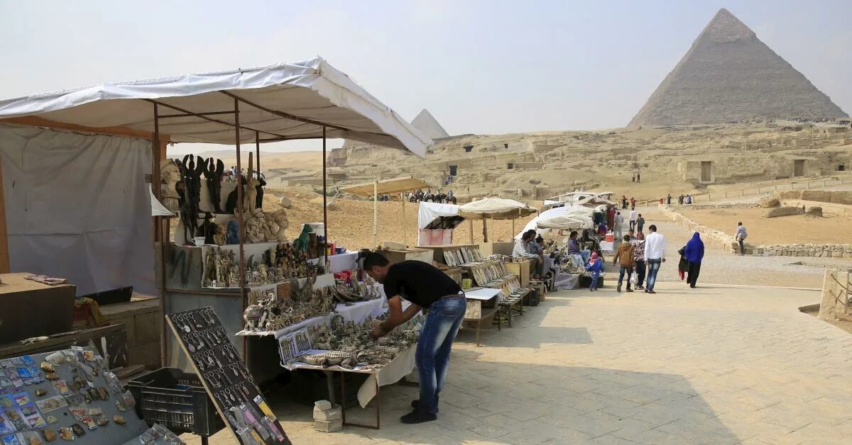 Торговцы в Египте. Египет лавочник. Империя туризма Египет. Торговец из Египта. Египет ноябрь 2024