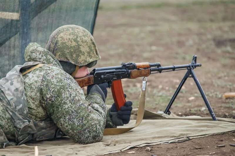 Видео во время стрельбы. РПК пулемет 7.62 стрельба. Солдат с РПК 74. Пулеметчик РПК. РПК-203.