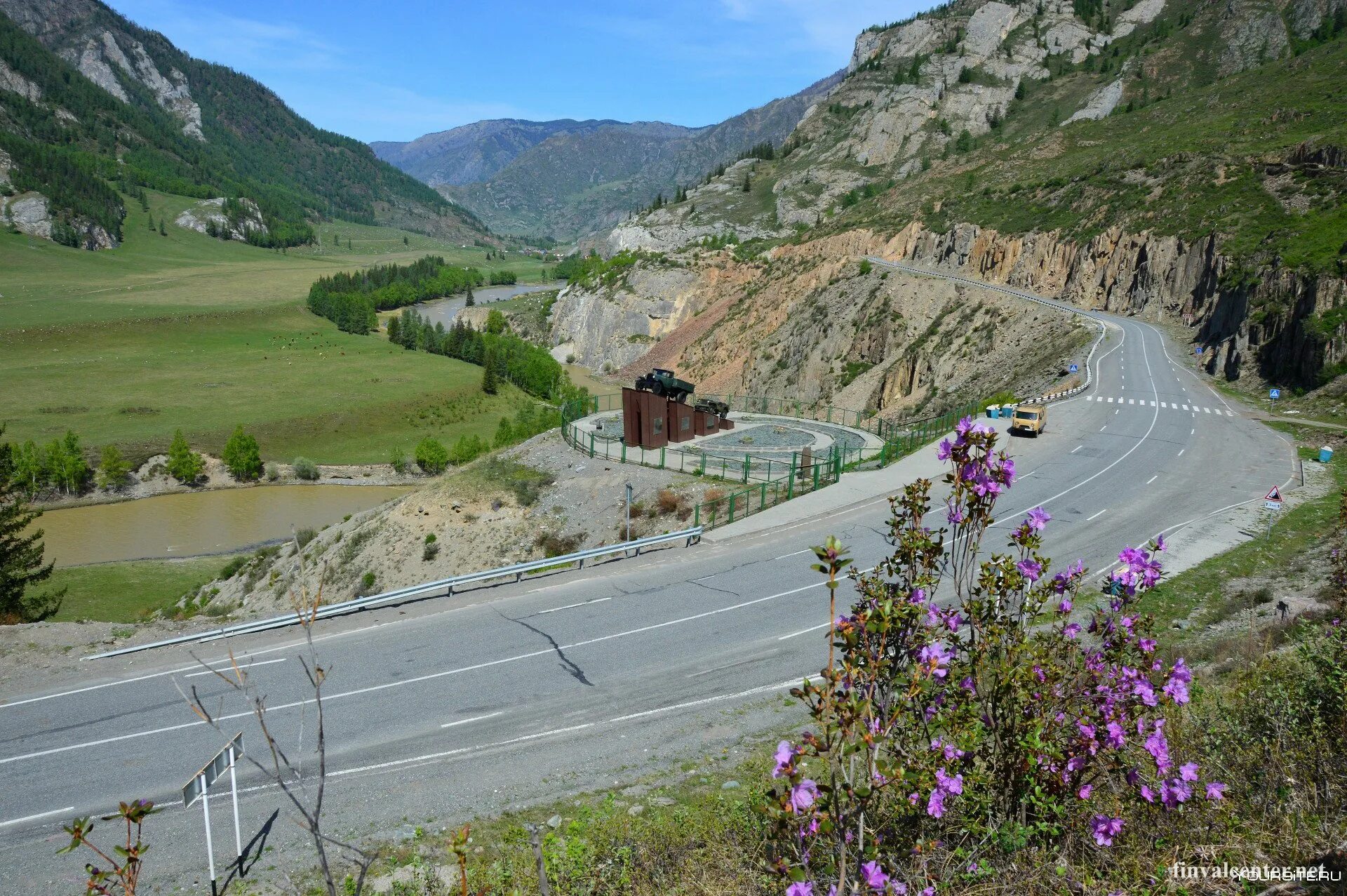 Чуйский тракт достопримечательности. Путешествие по чуйскому тракту. Горно алтайск чуйский тракт. Алтай дорога чуйский тракт. Чуйский тракт nat geo.