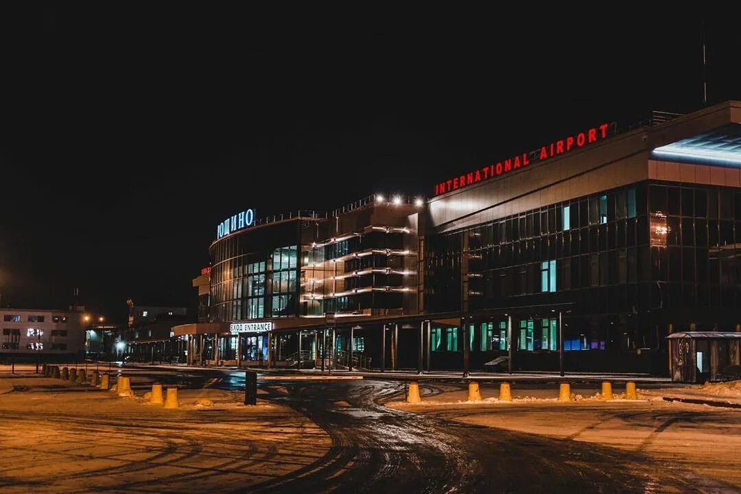 Аэропорт тюмень фото. Рощино тюмень. аэропорт рощино ночью. тюмень ночной аэропорт. аэропорт рощино ночь зима.