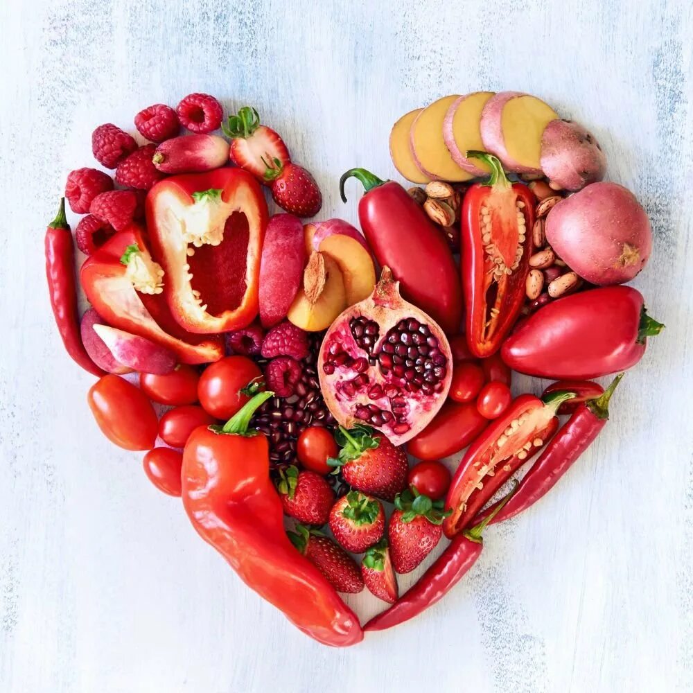 Фруктовые сердца. Сердце из фруктов. Сердечко из фруктов. Сердечко из еды. Овощи в виде сердца.