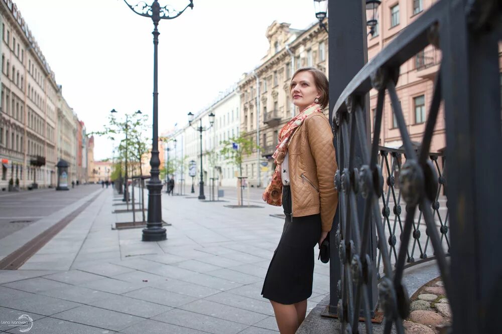 Санкт петербург девушка есть. Городская фотосессия. Фотосессия прогулка по городу. Прогулочная фотосессия по городу. Прогулочная фотосессия девушка.