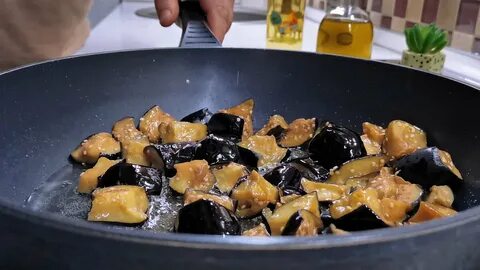 Баклажаны с мясом на сковороде с картошкой