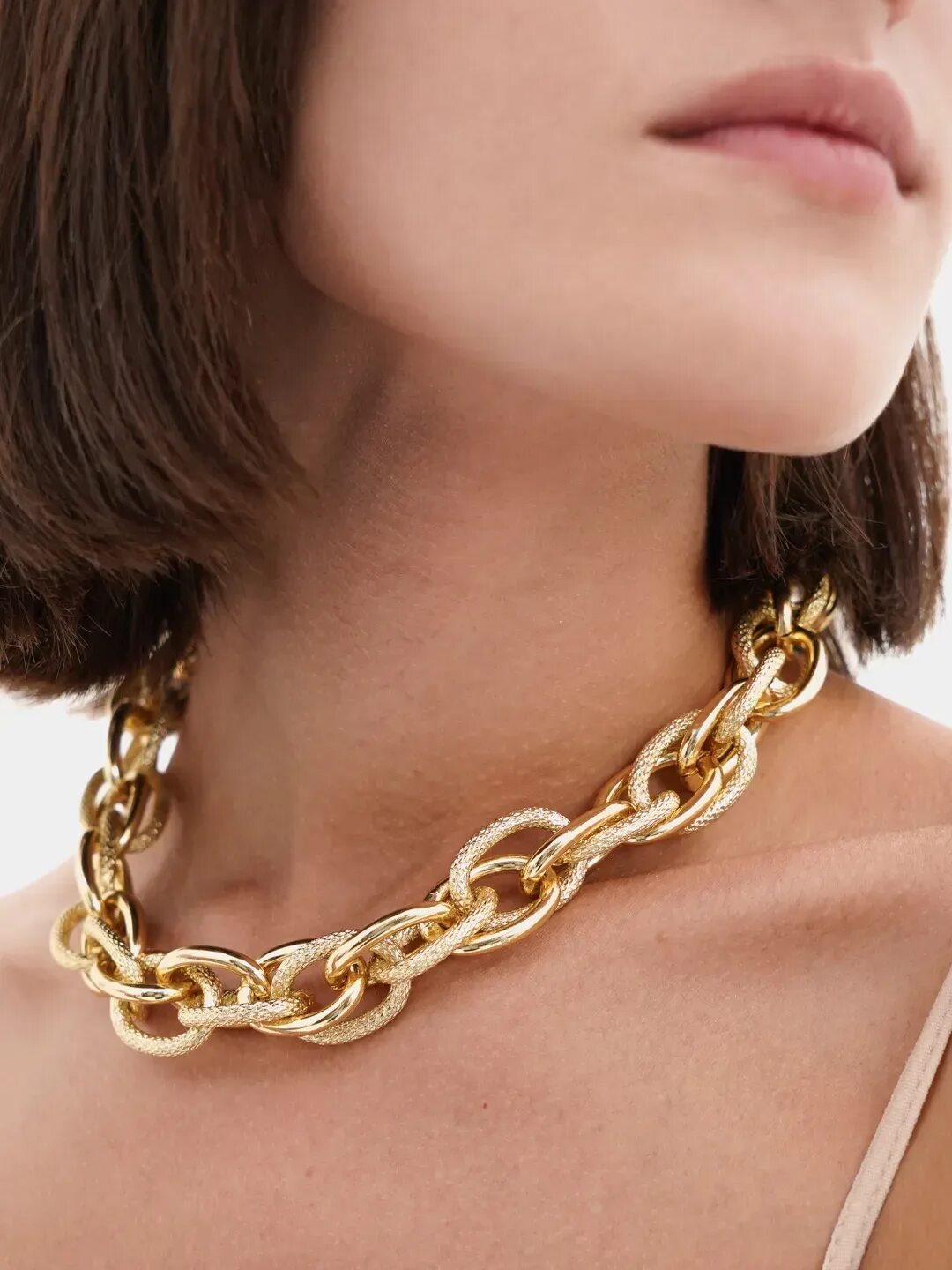 Цепочка золотая женская на шею. Кулон на цепочке. Какие цепочки сейчас в моде. Подвеска на шею. Какие цепочки сейчас в моде.