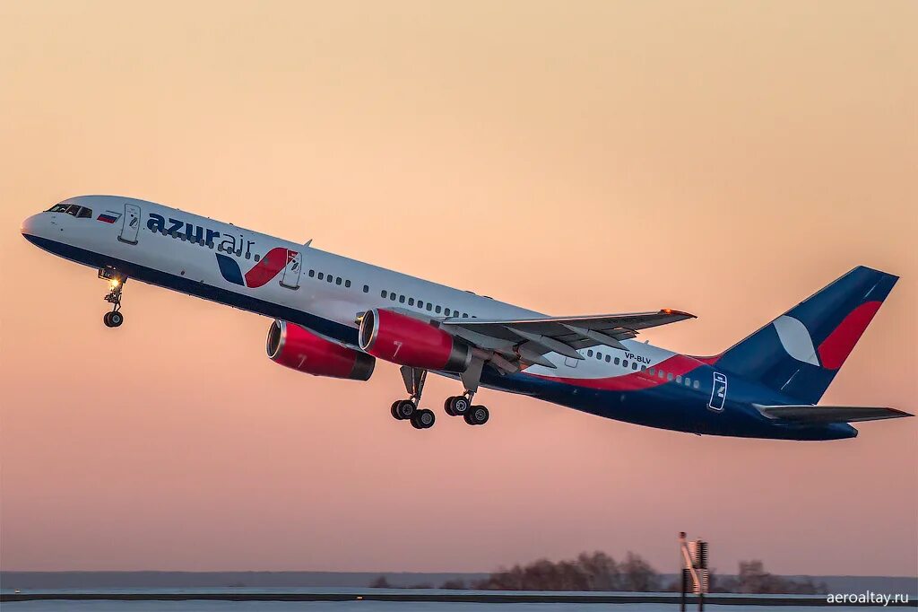 Самолет Азур. Azur Air самолеты. Черный самолет Азур Эйр. Боинг 767 Катэкавиа. Azur чартер