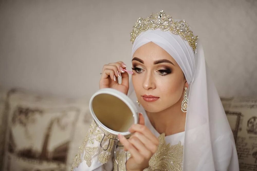 Традиционная мусульманская свадьба. Татарская невеста никях. Татарский макияж. Свадьба русского и татарки. Татарская свадьба обычаи.