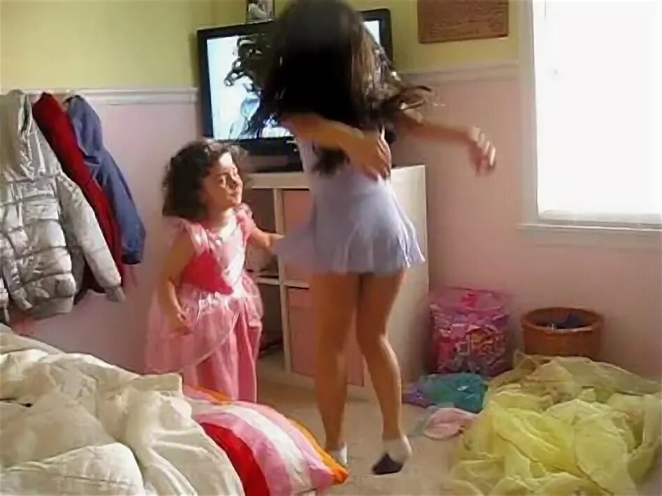 Sobrinha dancando 2008. Avgle nina. Niña de 9 webcam desnudas видео. Nina dancando mc. Niñas video.