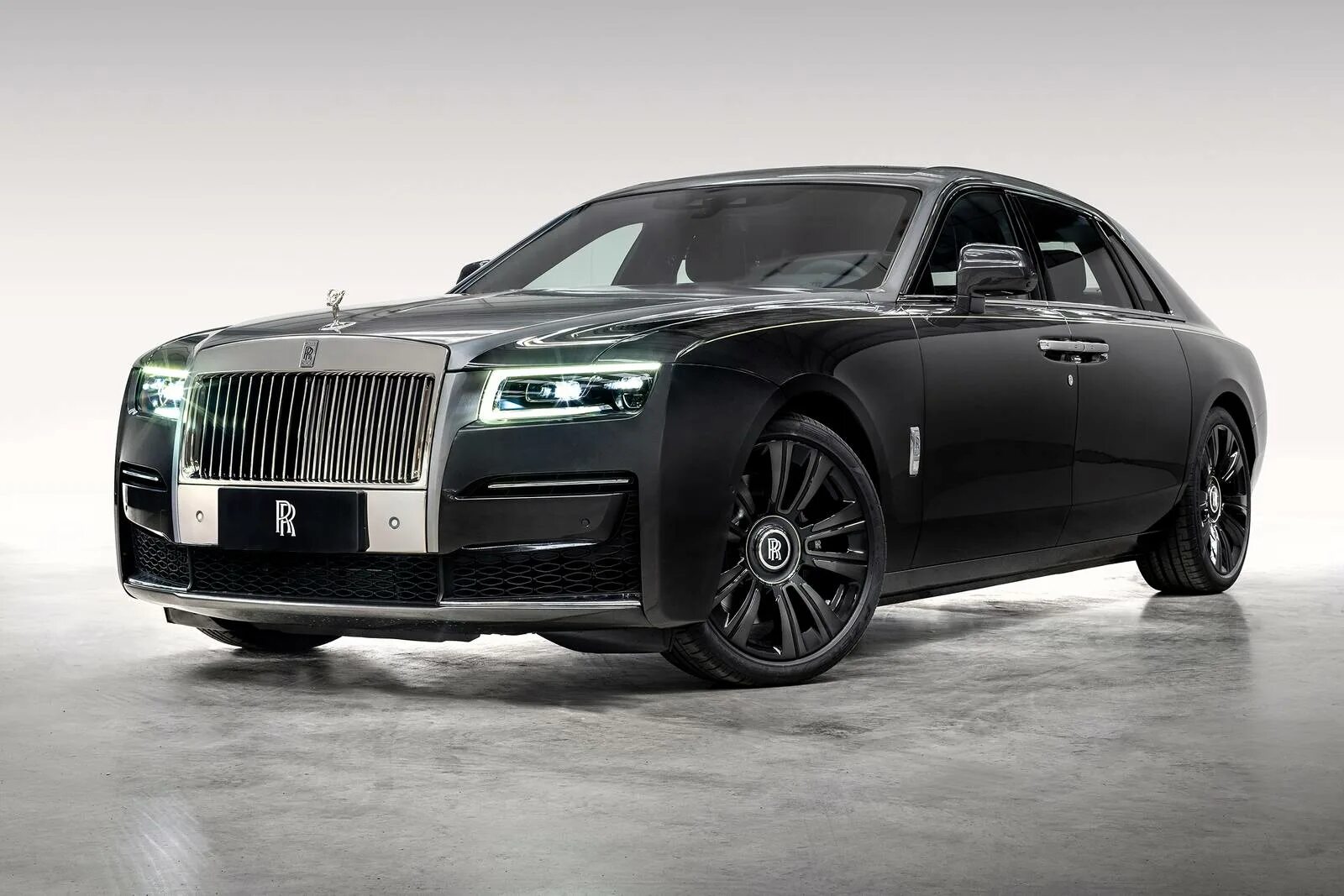 Песня черный ролс ролс. Rolls Royce Ghost 2022. Rolls Royce Ghost 2021. Rolls Royce Ghost 2021 черный. Роллс Ройс Wraith 2022.