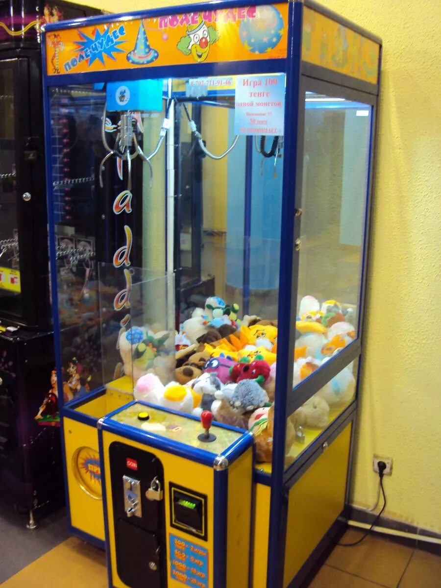 игровые аппараты. игровой автомат хватайка js1701. игровые автоматы в магазинах. автомат где игрушки. кран машина хватайка.