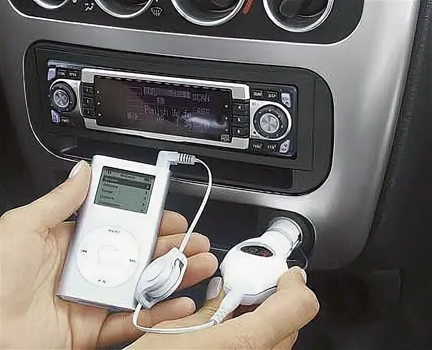 Радиоприемник в машине. Car mp3 Player магнитола в прикуриватель. Аукс в магнитофон. Накопитель для аукс в машину. Магнитофон через телефон