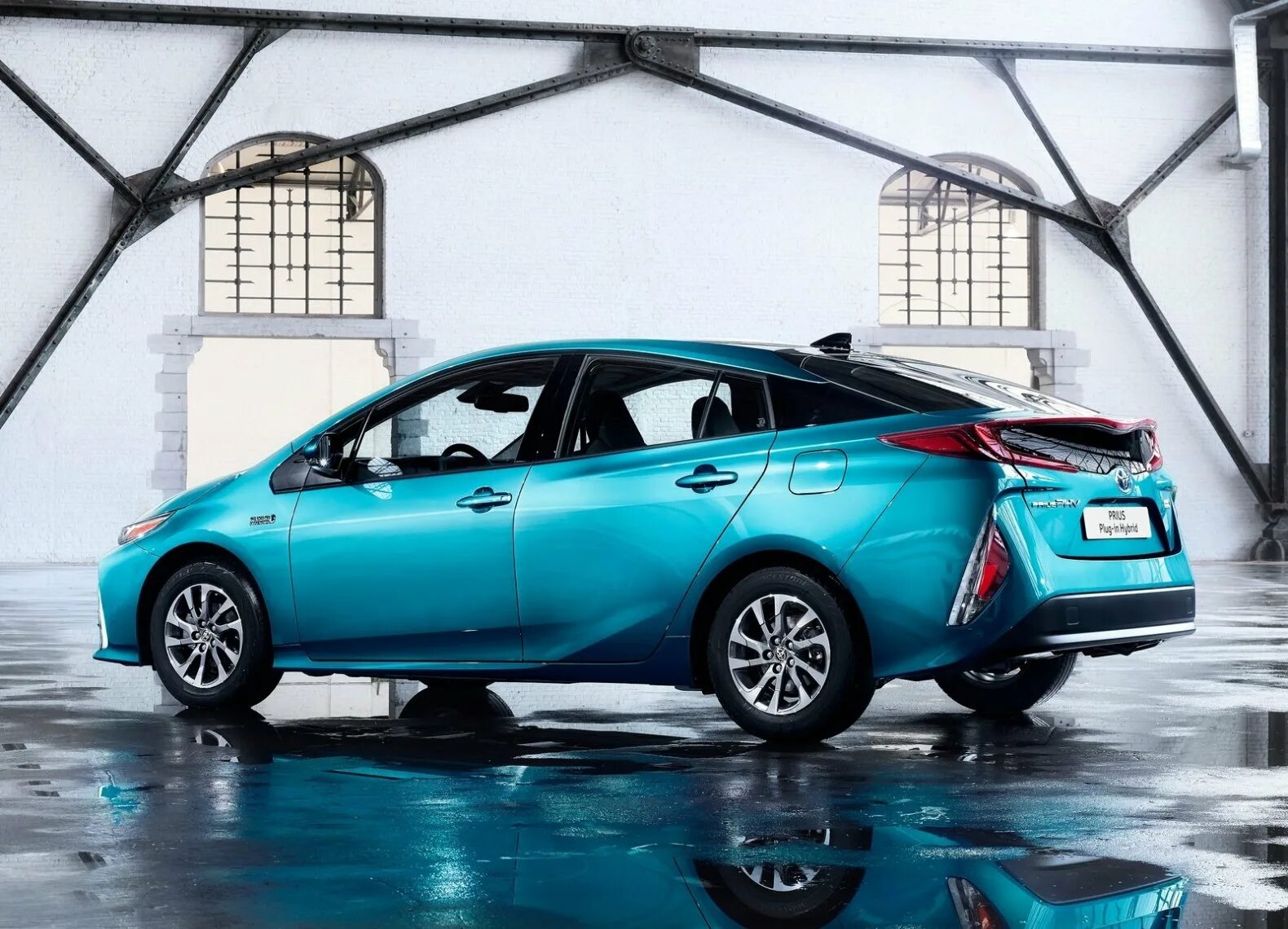 Hybrid 2017. Тойота Приус 2022. Toyota Prius Hybrid 2017. Toyota Prius Hybrid 2022. Toyota Prius Plug-in Hybrid.