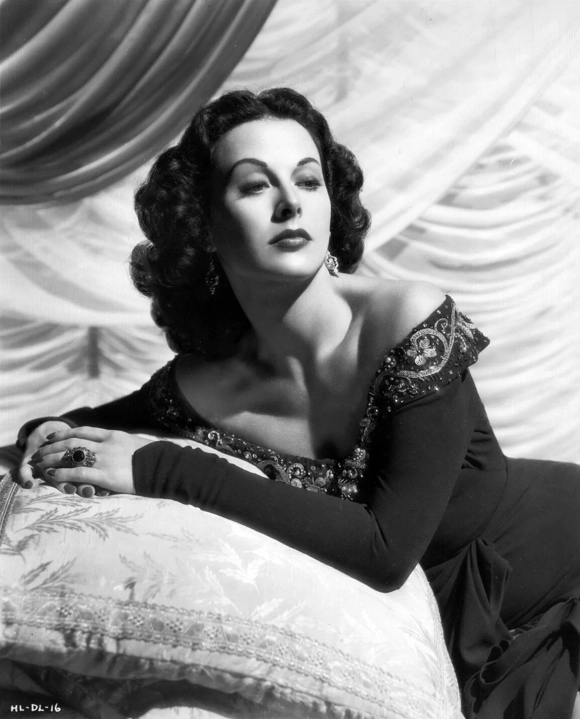 Pin on Вlack and white portrait 1930s hair, Vivien leigh, Old hollywood