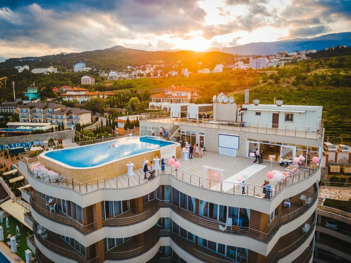 Отель пальмира палас крым. Spa-отель ливадийский 4*. Включи курортная. Царь евпатор крым. Отель гранд меридиан витязево.