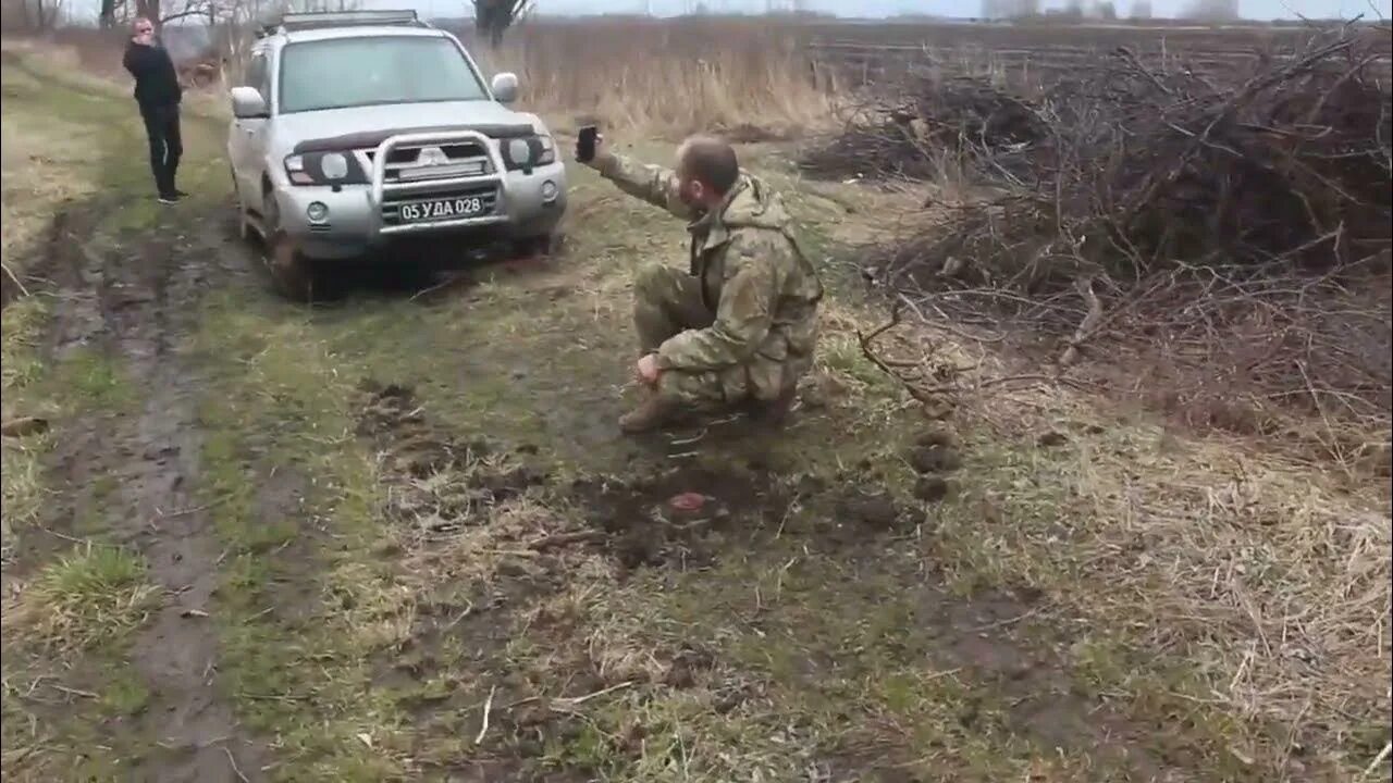 Сводки с сво от юрия подоляка. Солдат подорвался на мине. Украинский внедорожник подорвался на мине. Подрыв на противотанковой мине.