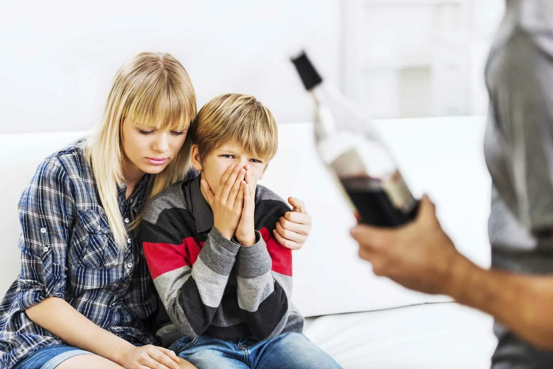 Друг влияние. Пьянство в семье. Алкоголизм в семье. Проблемы в семье. Дети с родителями алкоголиками.