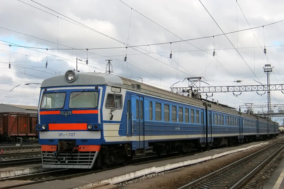 вокзал ртищево 1. вокзал города ртищево. электричка эр9т саратов. поезда проходящие через ртищево. поезда проходящие через ртищево.