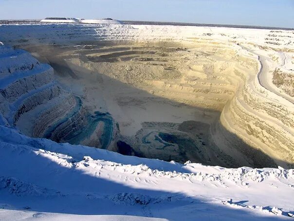 Алмазы айхал. Айхал республика саха якутия. поселок айхал якутия. алроса поселок айхал. карьер айхал якутия.