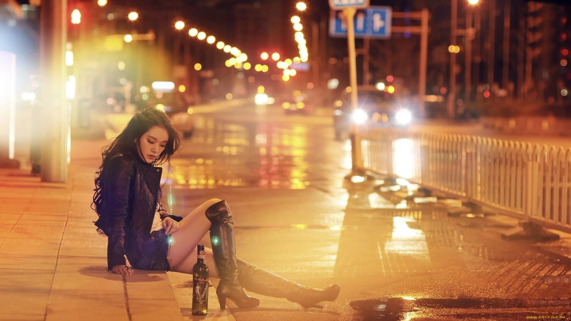 Девушка ночью в городе. Ночная фотосессия в городе. Девушка под дождем в городе. Девушка и ночной город.