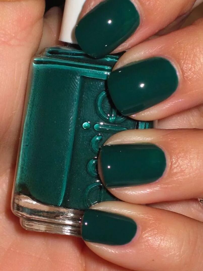 Гель лаки для ногтей зеленый. Essie зеленый лак. эйвон лак темно зеленый. лак для ногтей эсси зеленый. эсси лак темно-зеленый.