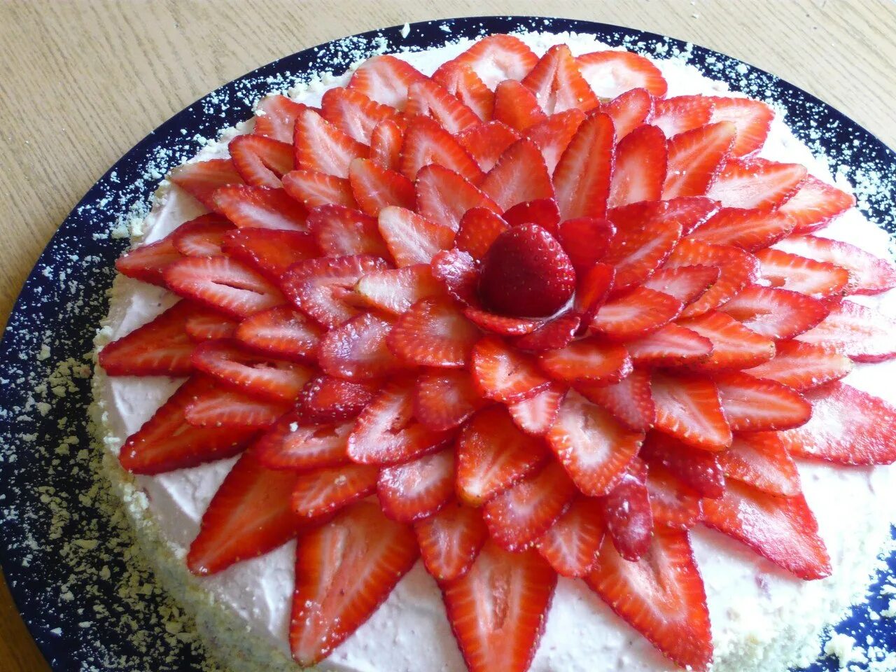 Как красиво нарезать клубнику