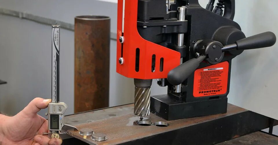 инструмент для алмазного бурения отверстий в бетоне. сверление ростов на дону. алмазная резка и бурение. сверление отверстий в металле. сверление ростов на дону.