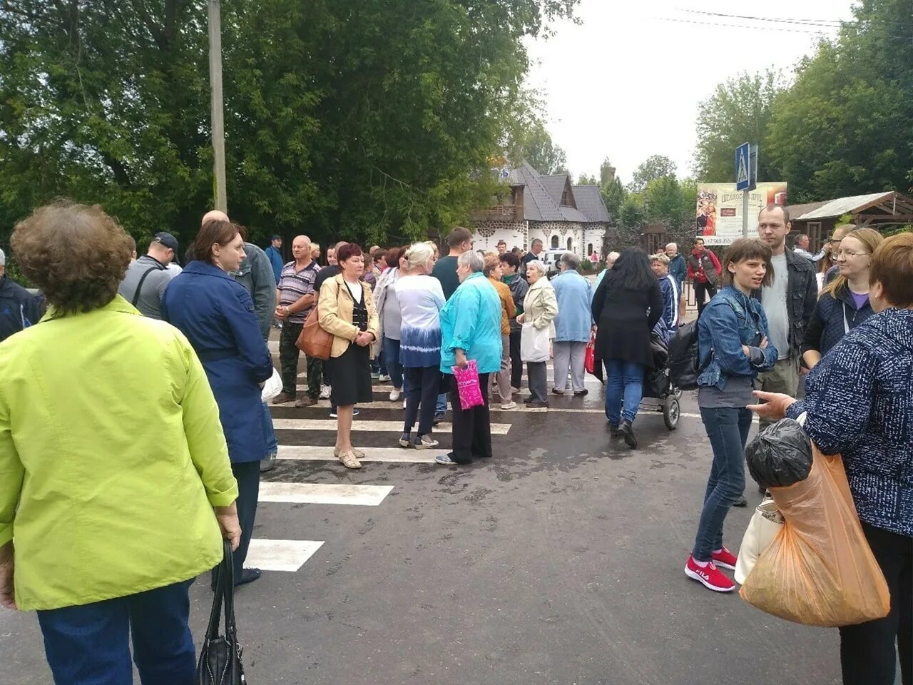 Яхрома чп. Яхрома жители. подслушано горки-25. в дмитрове перекрыта дорога.