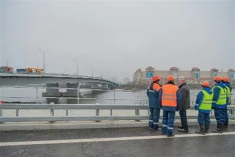 Когда откроют мост в химках на ленинградском. Мост Кожуховский Затон. Открытие моста в Ташкиново. Пешеходный мост через Затон новинки. Благовещенск Китай мост пешеходный переход.