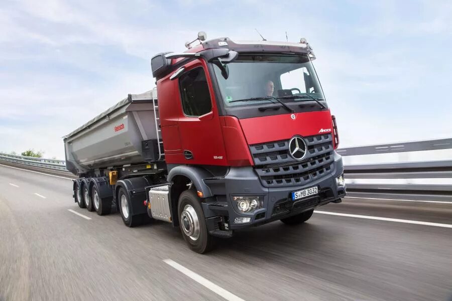 Купить лобовое стекло для Mercedes AROCS (лобовое стекло с окном под ДД и камеру