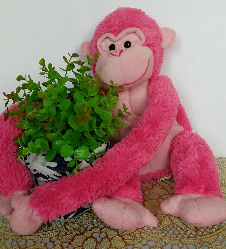 Розовая обезьяна. Розовая мягкая обезьянка. Розовая обезьяна игрушка. Мягкая игрушка розовая обезьянка. Плюшевая обезьяна розовая.