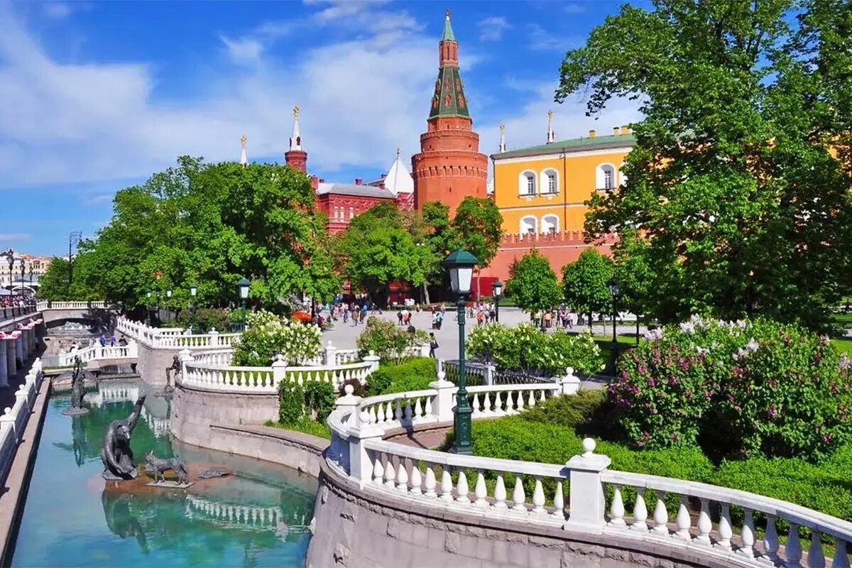 Сады московского кремля. Александровский парк Москва. Парк Александровский сад Москва. Москва Александровский сад Александровский сад. Александрийский сад в Москве.