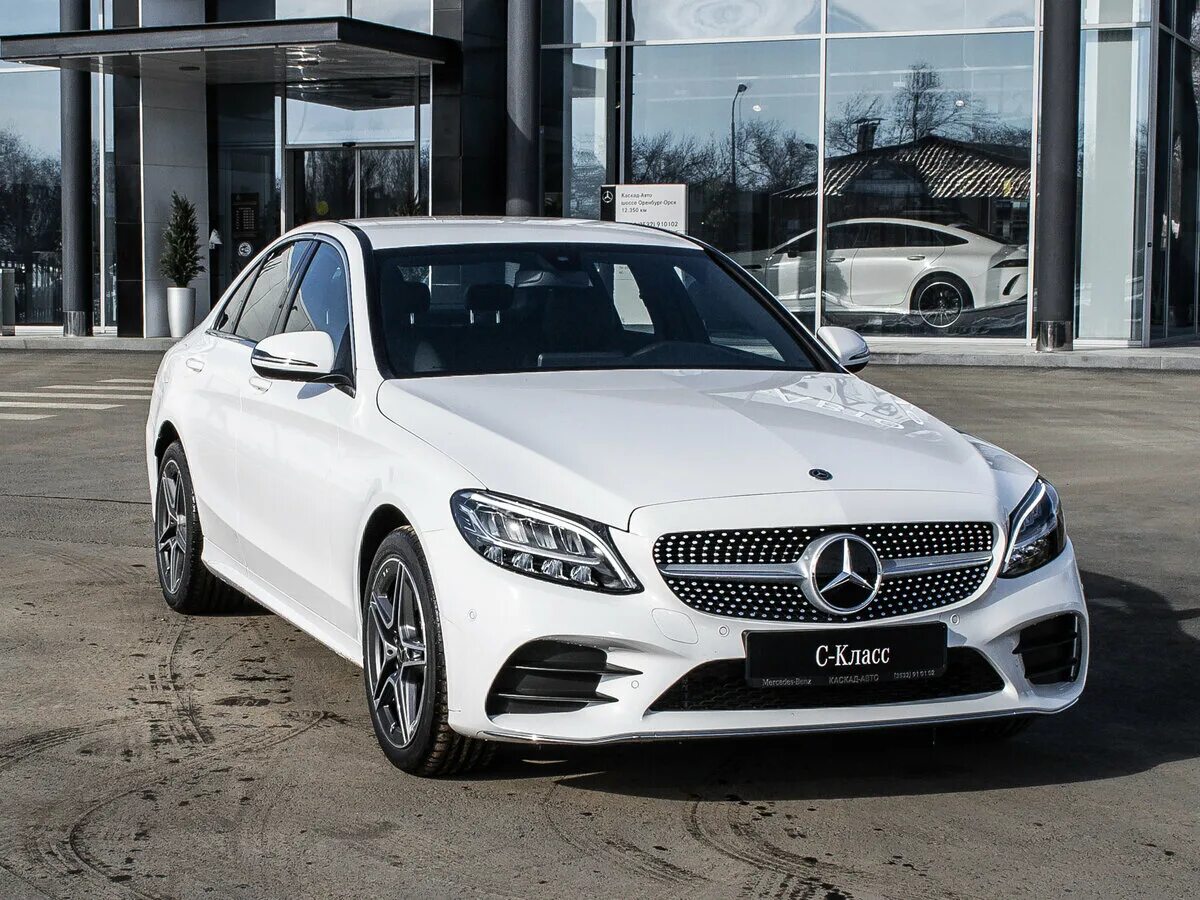 Купить новый е класс. Mercedes Benz c class w205 белый. Mercedes-Benz c-class c200. Мерседес c200 w205. Мерседес Бенц c class 2019.