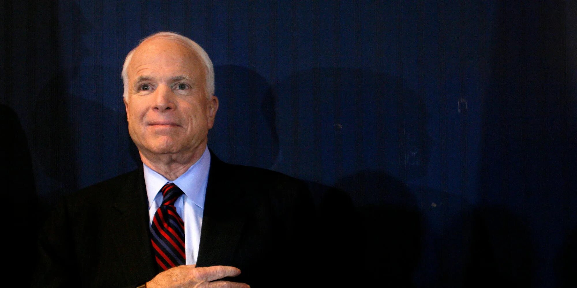 Джон сидни маккейн (старший). Хаб маккейн. John mccain. John s mccain кэмерона ясте. Джон маккейн.