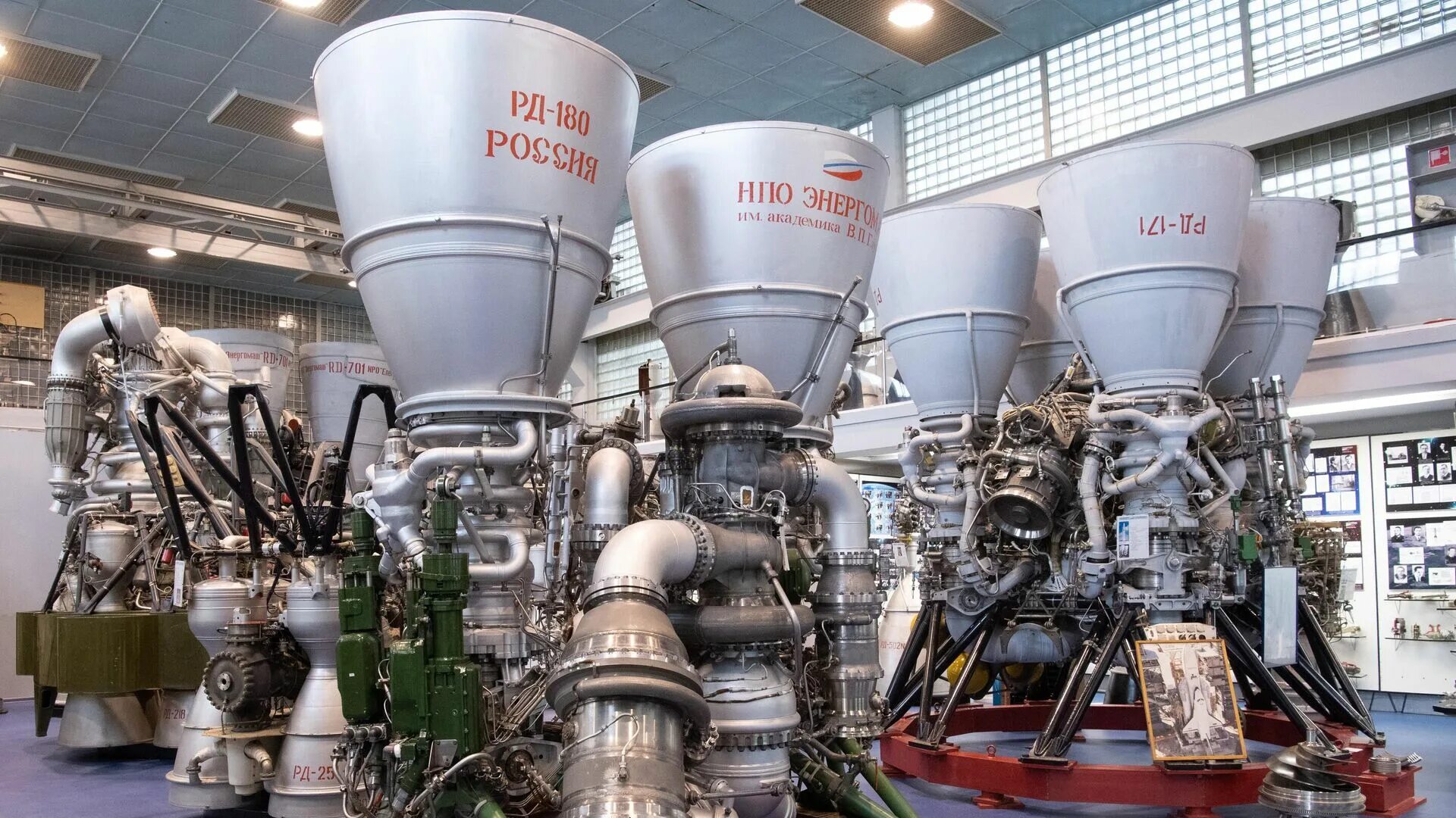 Ракетный двигатель РД-180. РД 180 на атласе. Рд180 и рд170. ЖРД РД-276. Создание ракетных двигателей