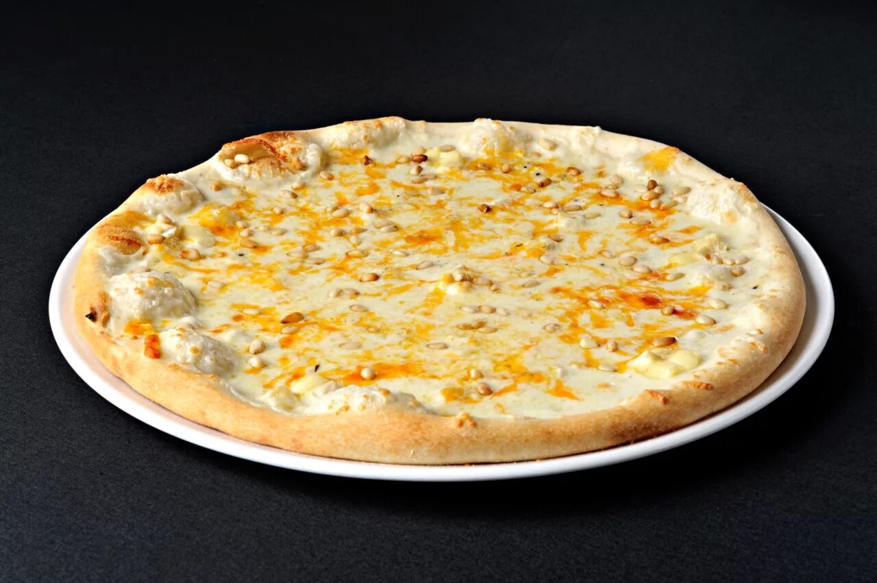 Четыре пиццы. Пицца сырная. Итальянская пицца 4 сыра. Четыре сыра.