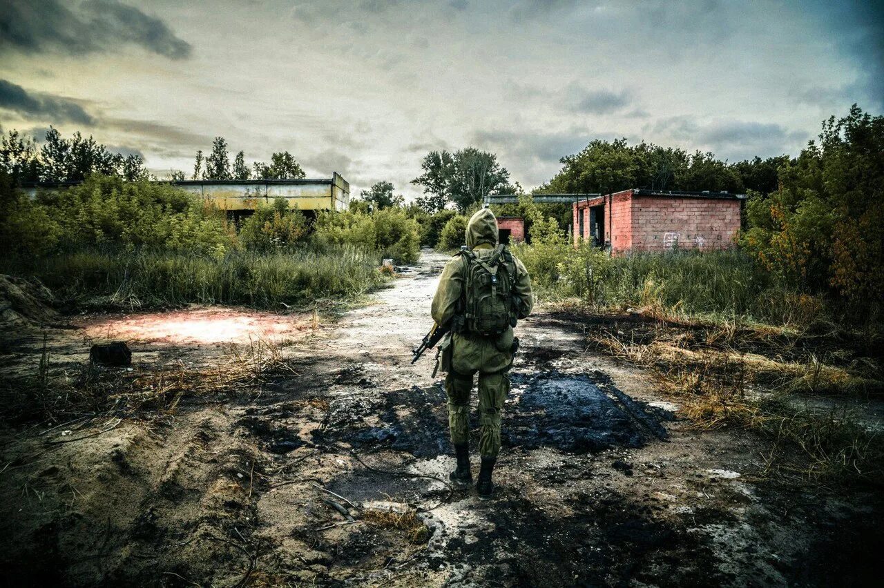 Сталкерить что это. Фотосессия в стиле сталкер. В стиле сталкер. Фотосесия в стиле сталер. Сталкер косплей.