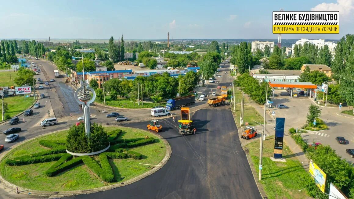 Мелитополь площадь победы. Мелитополь площадь победы. Мелитополь парк победы. Мелитополь одесса. Мелитополь центральный рынок.