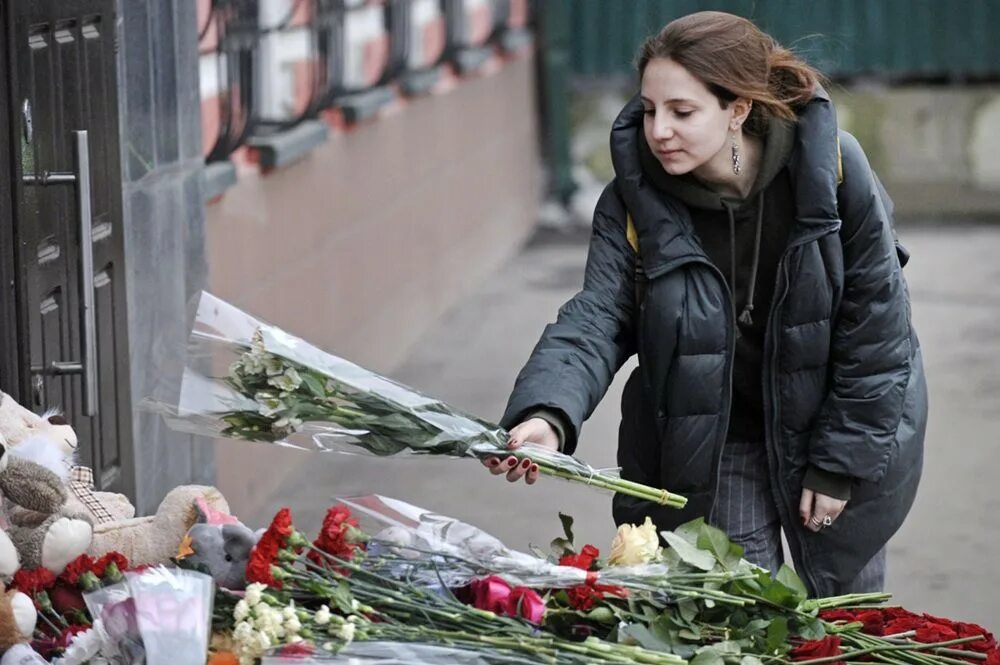 Зимняя вишня Кемерово траур. Траур по погибшим в Кемерово. День скорби зимняя вишня. Сколько дней идет траур