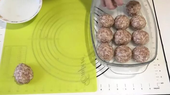 Готовить ежики с рисом в кастрюле